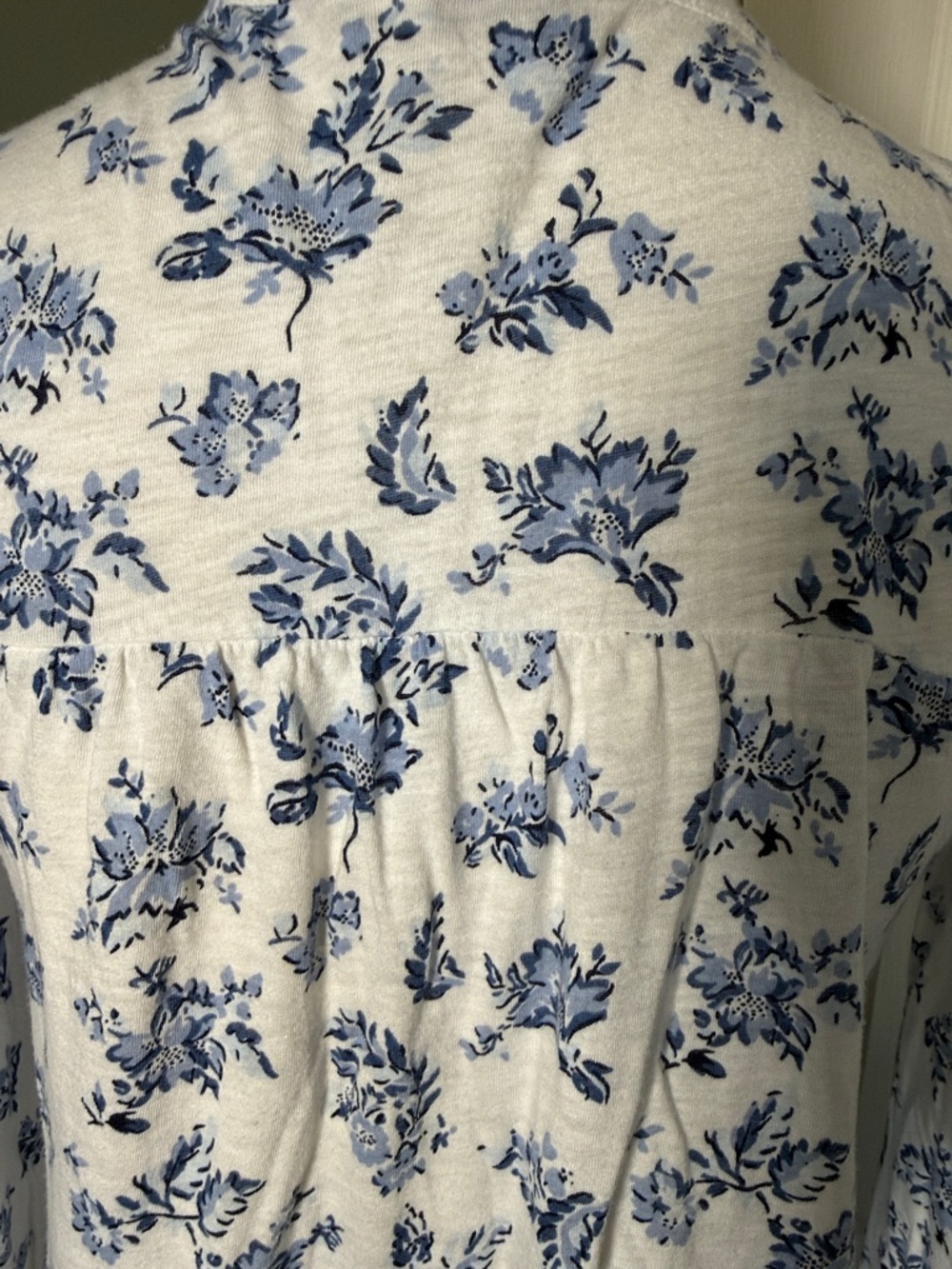 Lucky Brand Blue Floral Henley Top Soft Boho Long Sleeve Size XS - Picture 7 of 10